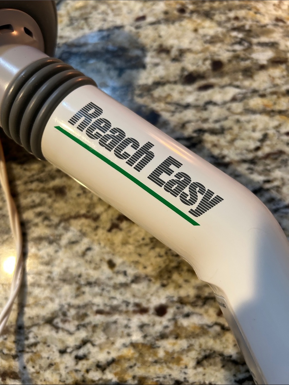 Panasonic Reach Easy Handheld Massager in White and Gray - Picture 3 of 8